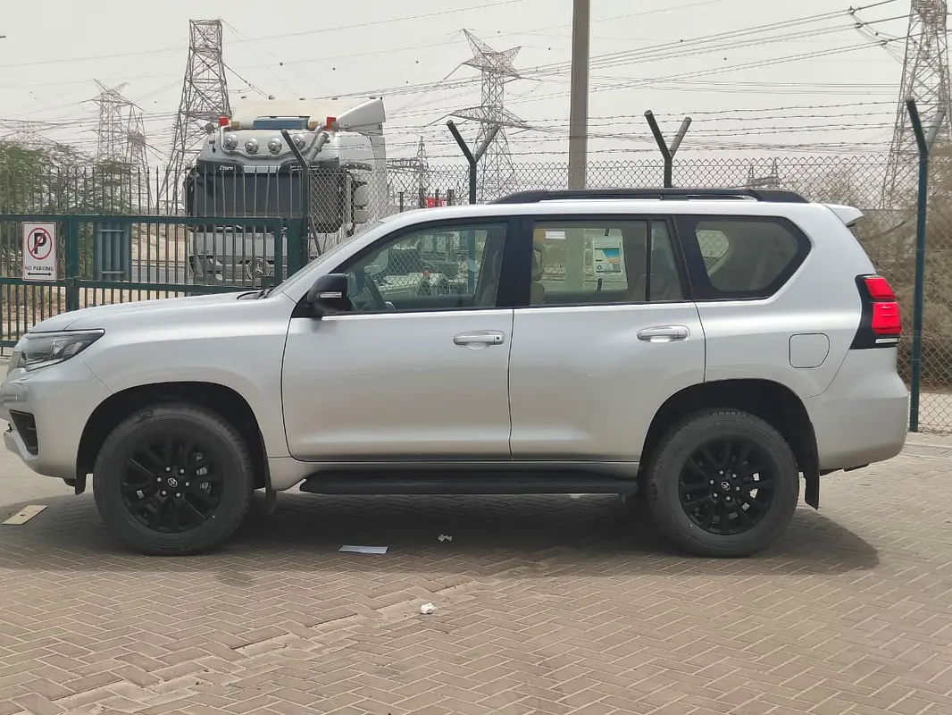 TOYOTA Prado VX 2023 - photo 4 - Import Émirats | International Cars
