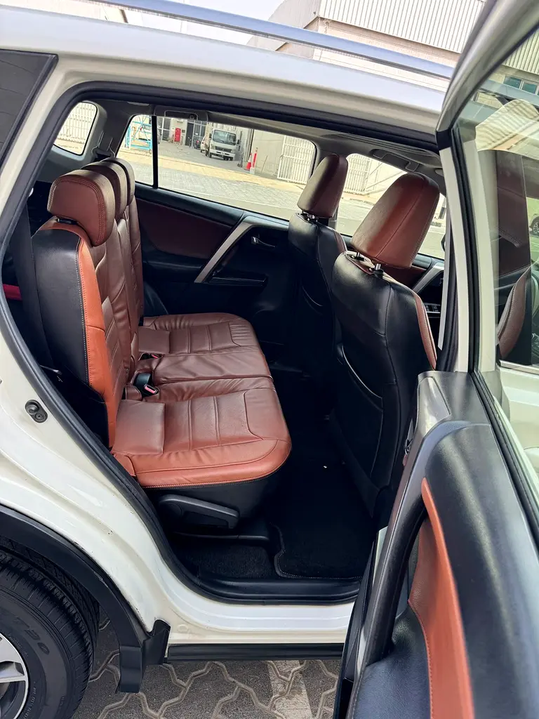 TOYOTA Rav 4 VX 2017 - photo 12 - Import Émirats | International Cars