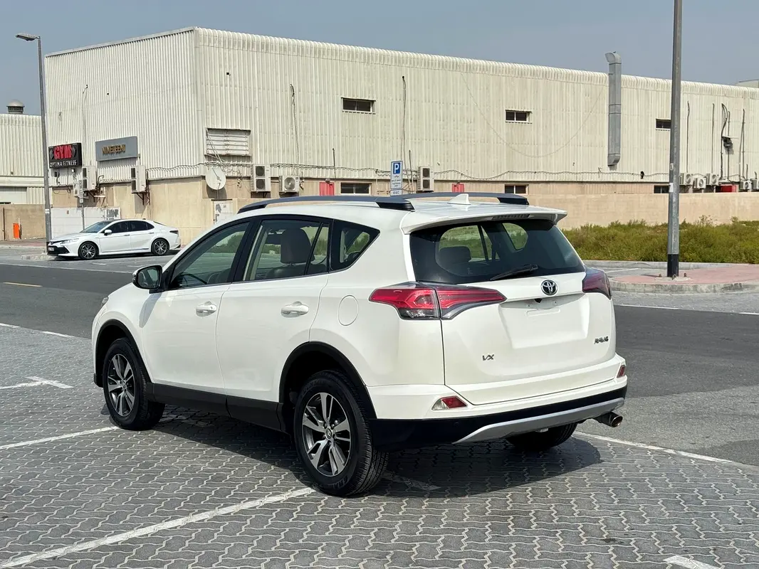 TOYOTA Rav 4 VX 2017 - photo 4 - Import Émirats | International Cars