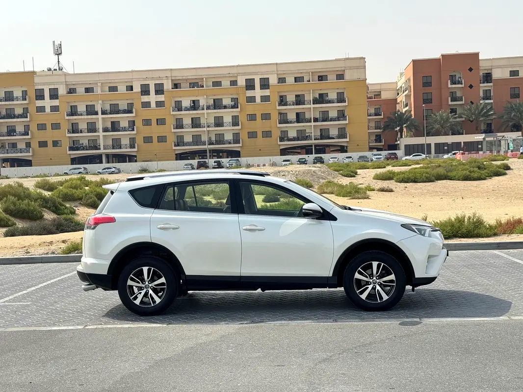 TOYOTA Rav 4 VX 2017 - photo 7 - Import Émirats | International Cars
