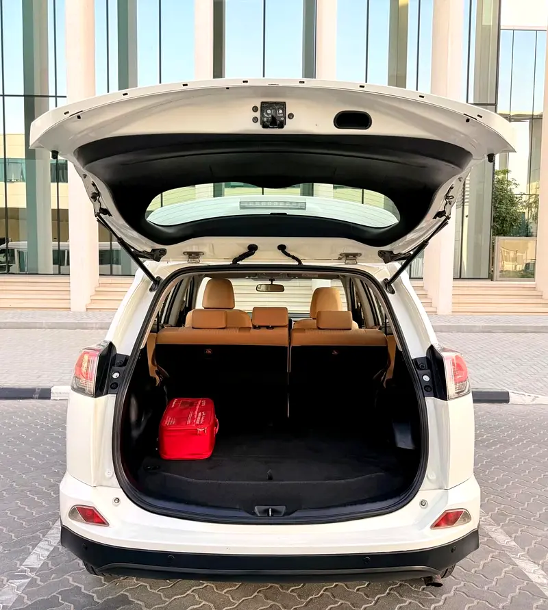 TOYOTA Rav 4 EX 2018 - photo 6 - Import Émirats | International Cars