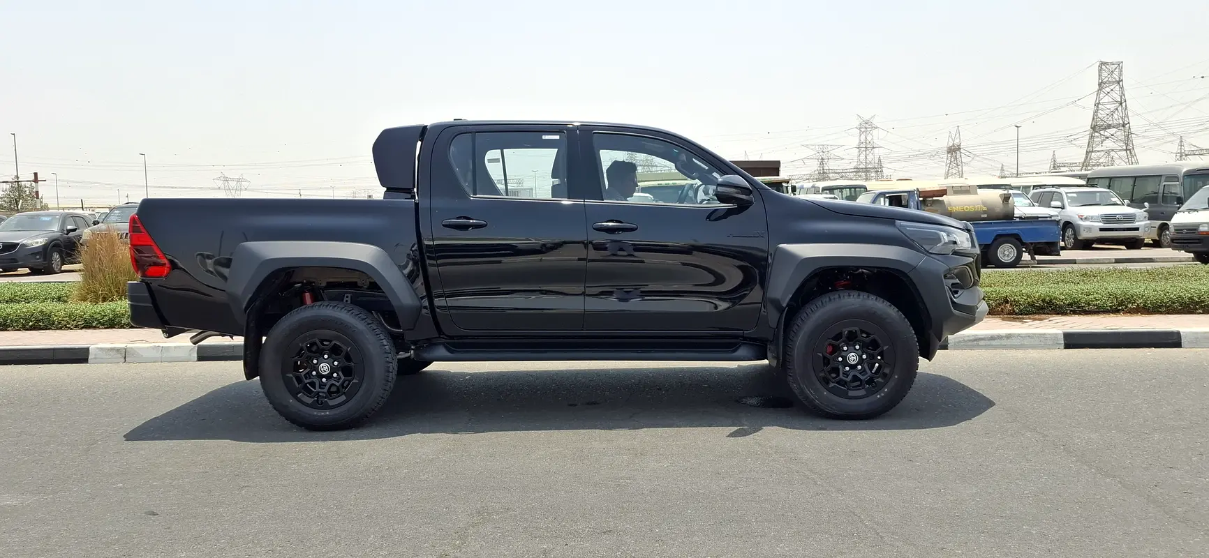 TOYOTA Hilux GR Sport 2025 - photo 10 - Import Émirats | International Cars