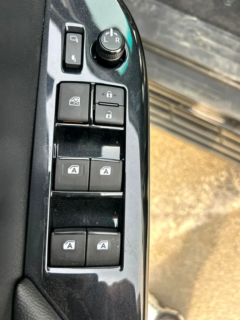 TOYOTA Hilux GR Sport 2025 - photo 11 - Import Émirats | International Cars