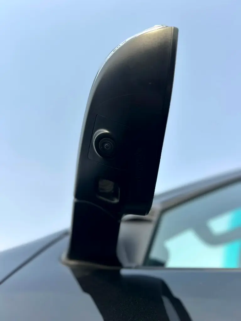 TOYOTA Hilux GR Sport 2025 - photo 9 - Import Émirats | International Cars