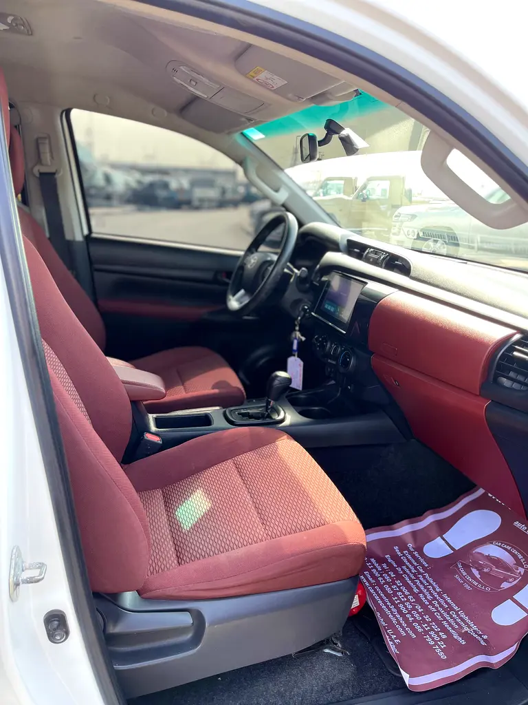 TOYOTA Hilux Double Cab DLX 2025 - photo 12 - Import Émirats | International Cars