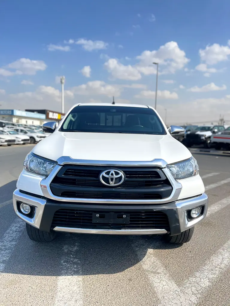TOYOTA Hilux Double Cab DLX 2025 - photo 3 - Import Émirats | International Cars