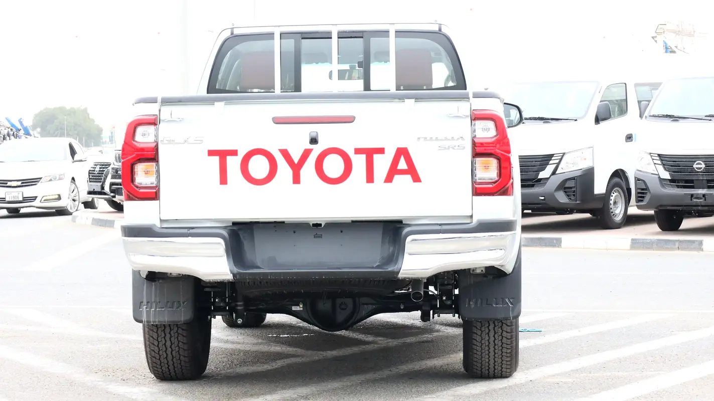 TOYOTA Hilux SR5 2026 - photo 11 - Import Émirats | International Cars