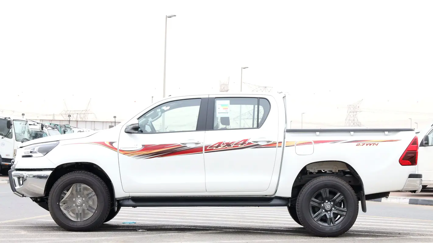 TOYOTA Hilux SR5 2026 - photo 3 - Import Émirats | International Cars