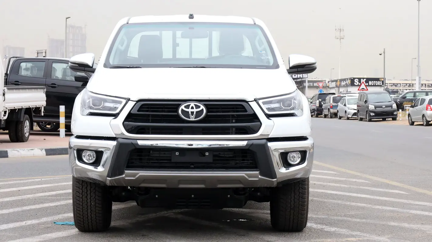 TOYOTA Hilux SR5 2026 - photo 4 - Import Émirats | International Cars