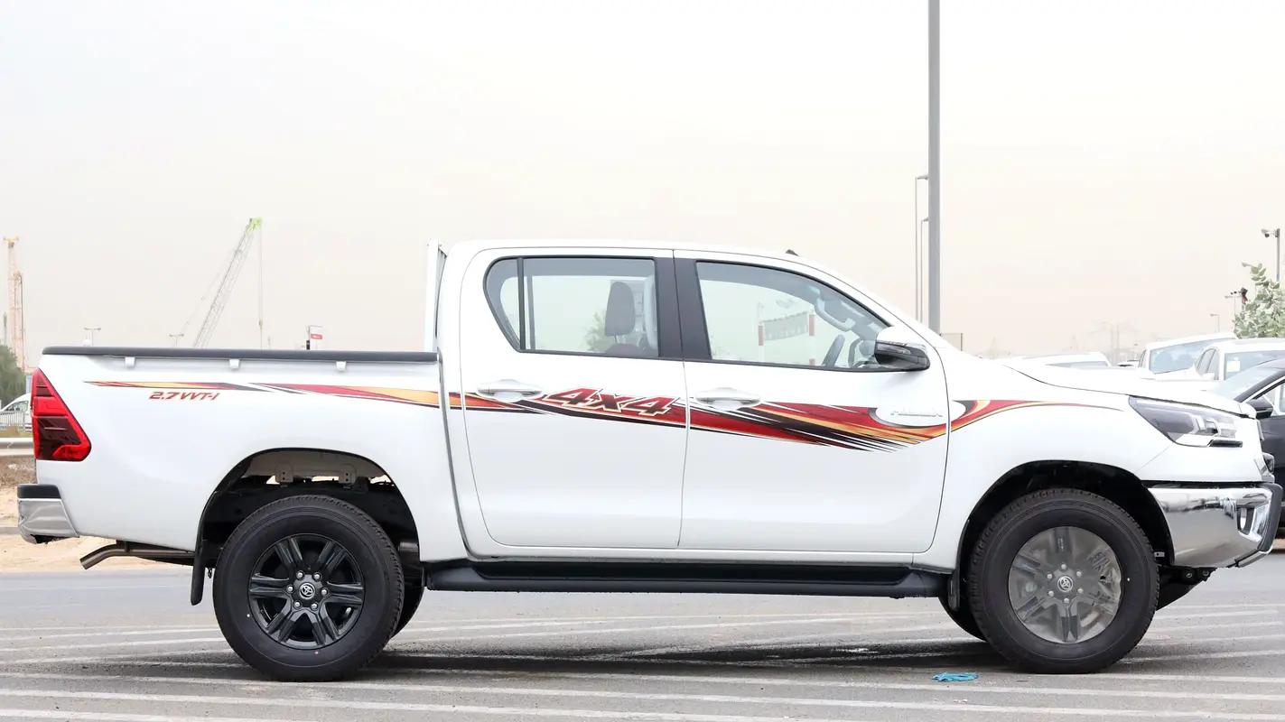 TOYOTA Hilux SR5 2026 - photo 5 - Import Émirats | International Cars