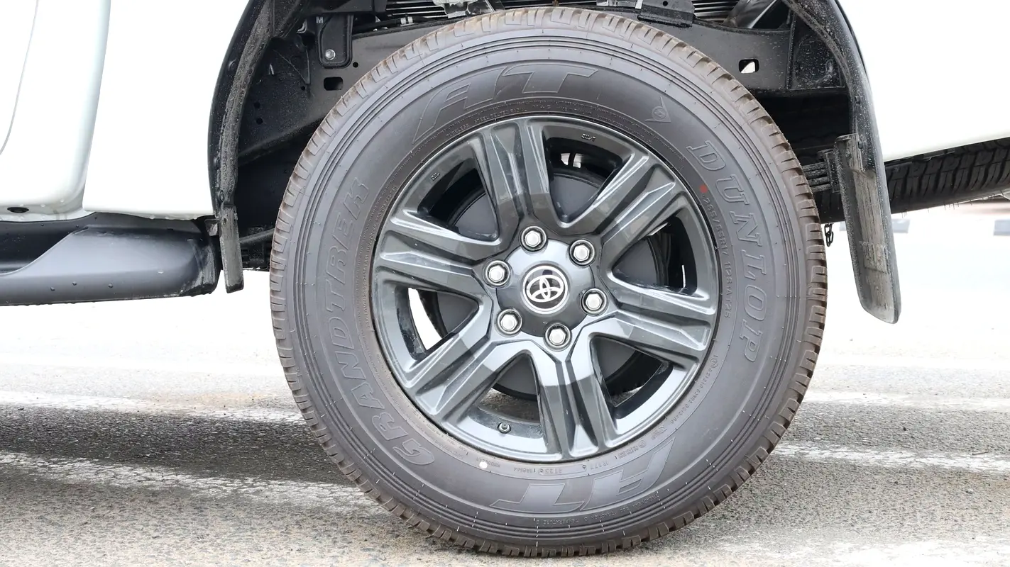 TOYOTA Hilux SR5 2026 - photo 8 - Import Émirats | International Cars