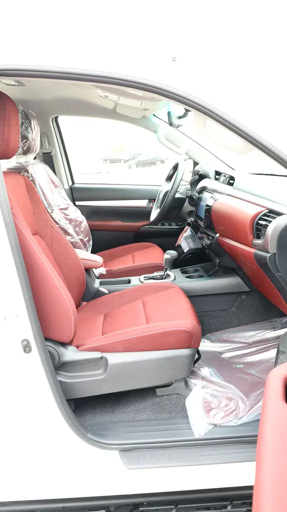 TOYOTA Hilux SR5 2026 - photo 9 - Import Émirats | International Cars