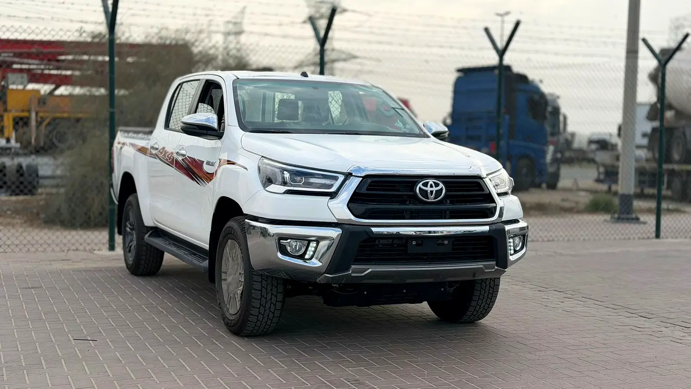 TOYOTA Hilux SR5 2026
