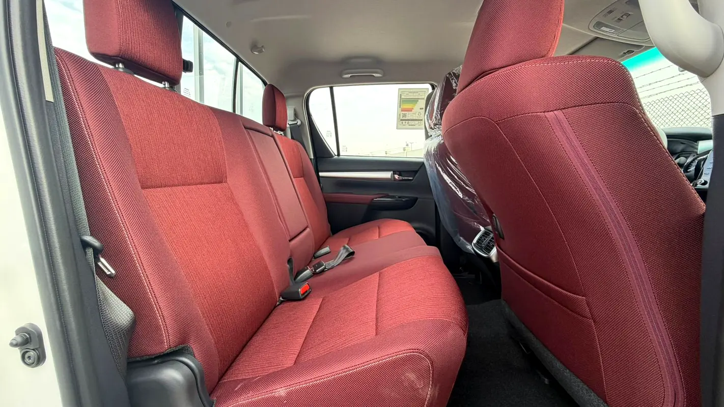 TOYOTA Hilux SR5 2026 - photo 11 - Import Émirats | International Cars