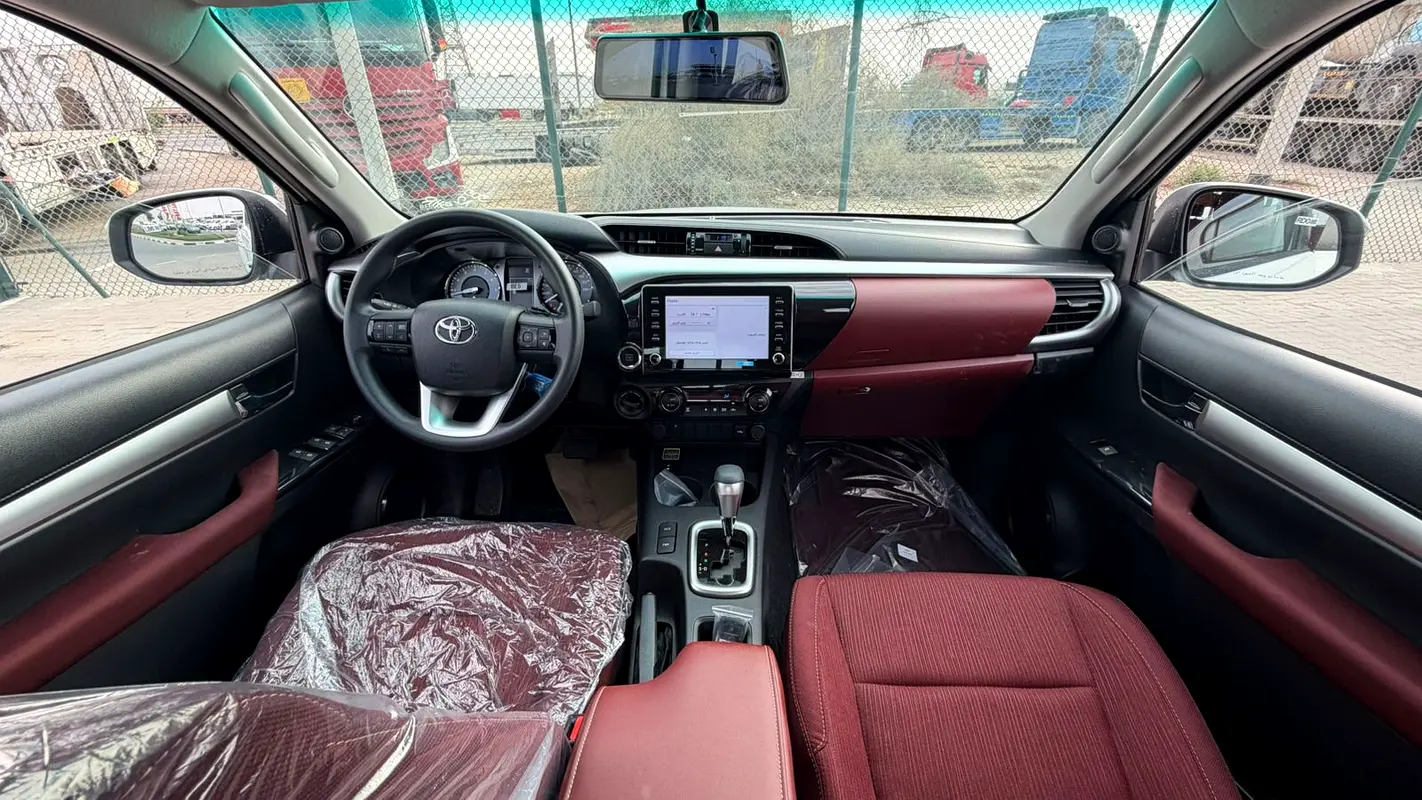 TOYOTA Hilux SR5 2026 - photo 8 - Import Émirats | International Cars