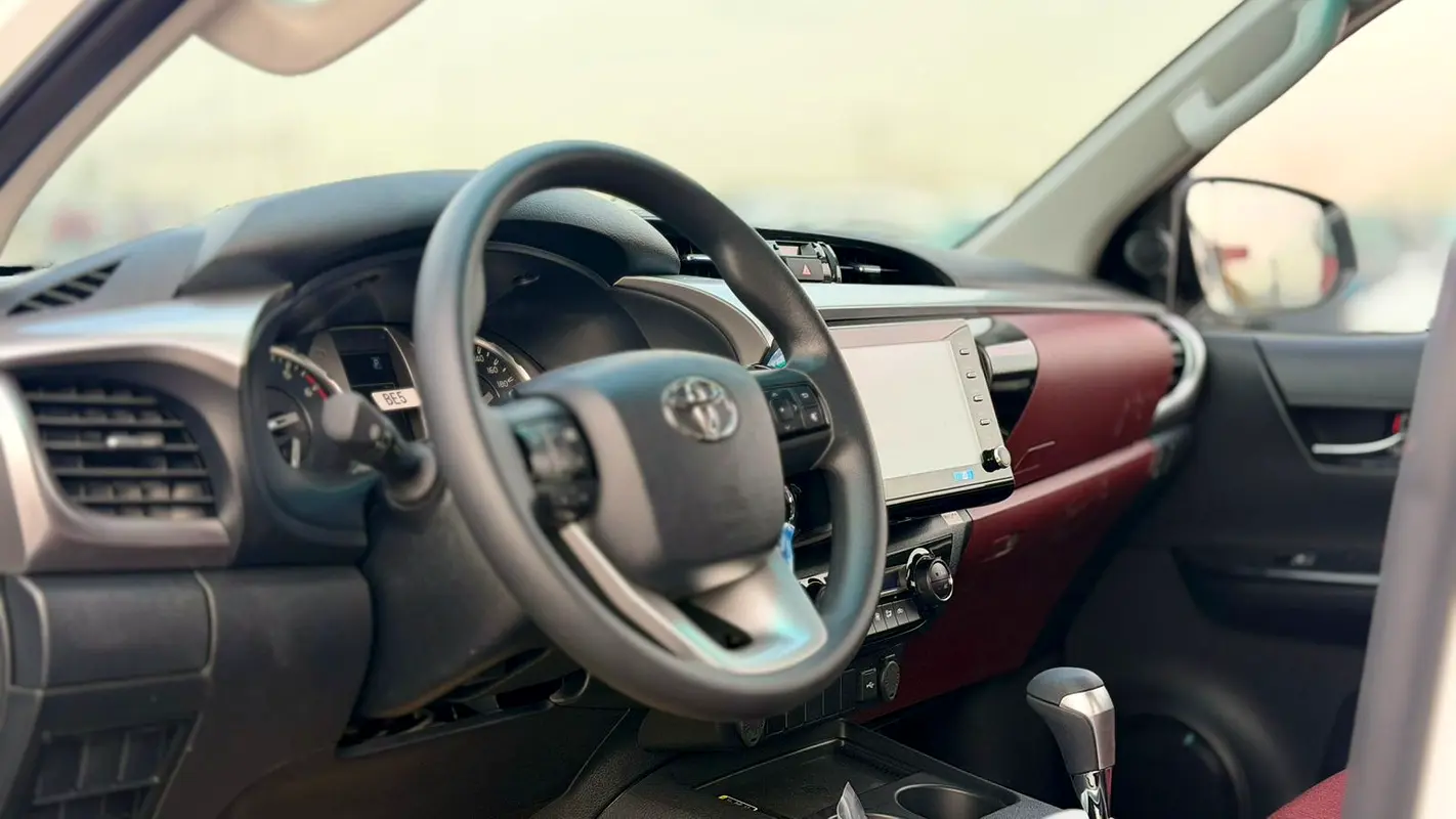 TOYOTA Hilux SR5 2026 - photo 9 - Import Émirats | International Cars