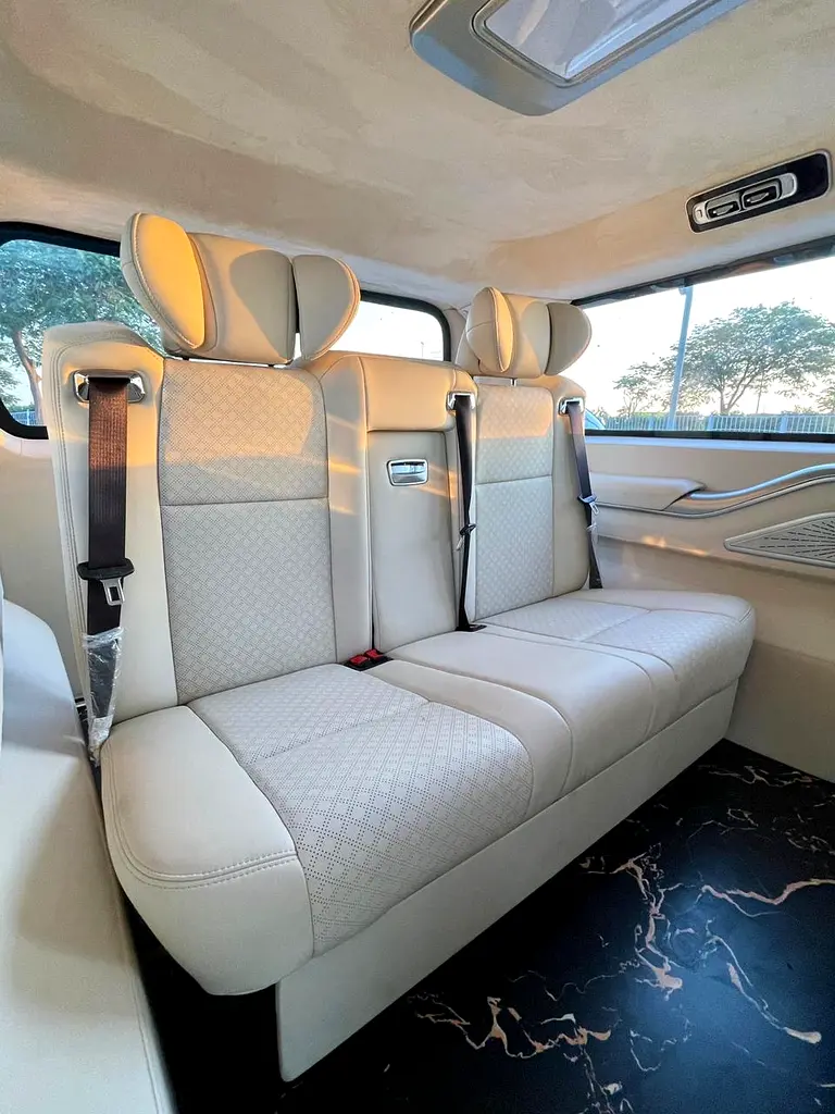 TOYOTA Hiace Other 2023 - photo 10 - Import Émirats | International Cars