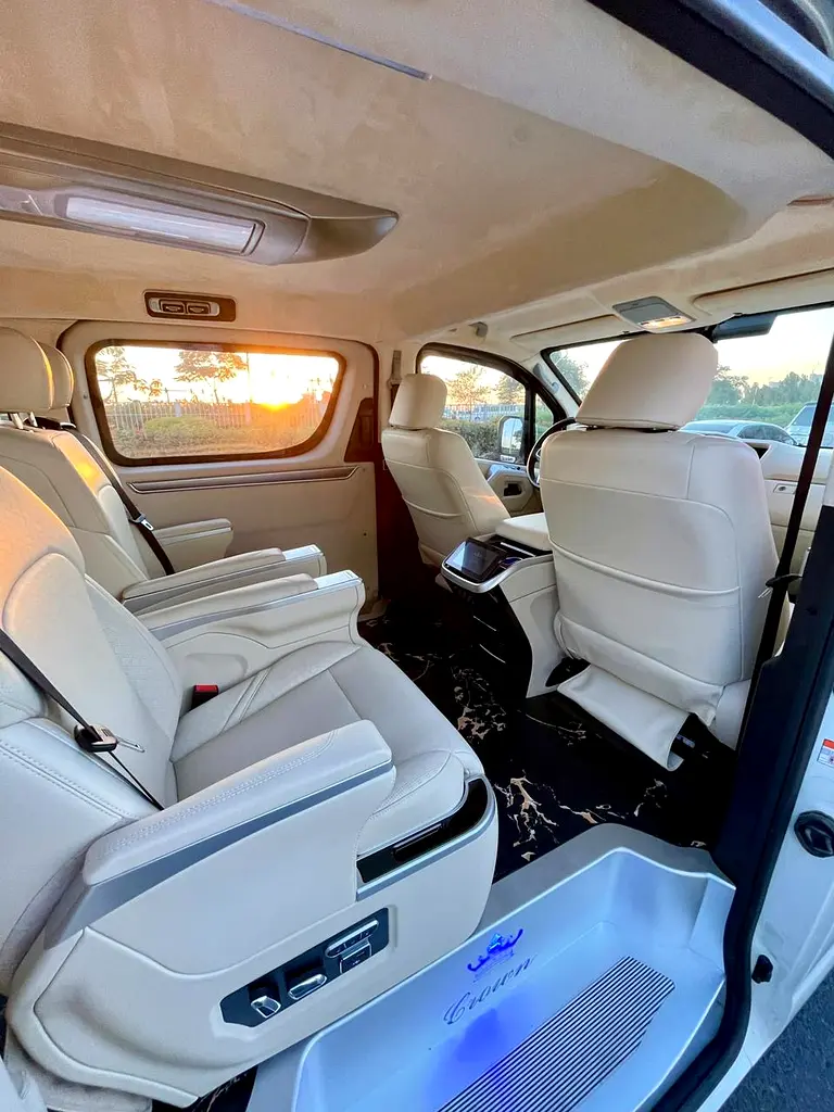 TOYOTA Hiace Other 2023 - photo 11 - Import Émirats | International Cars