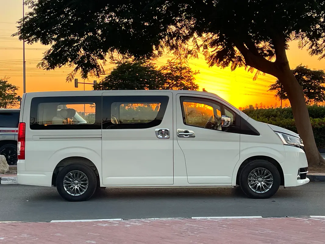 TOYOTA Hiace Other 2023 - photo 4 - Import Émirats | International Cars