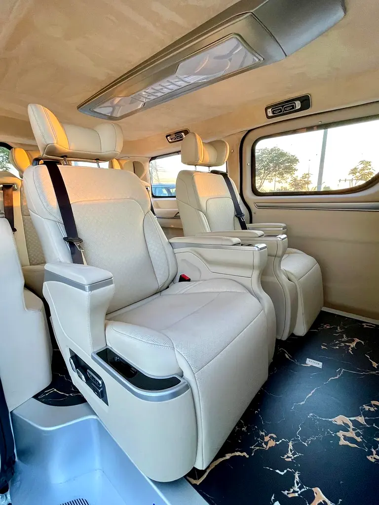 TOYOTA Hiace Other 2023 - photo 8 - Import Émirats | International Cars