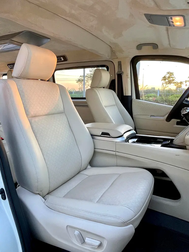 TOYOTA Hiace Other 2023 - photo 9 - Import Émirats | International Cars