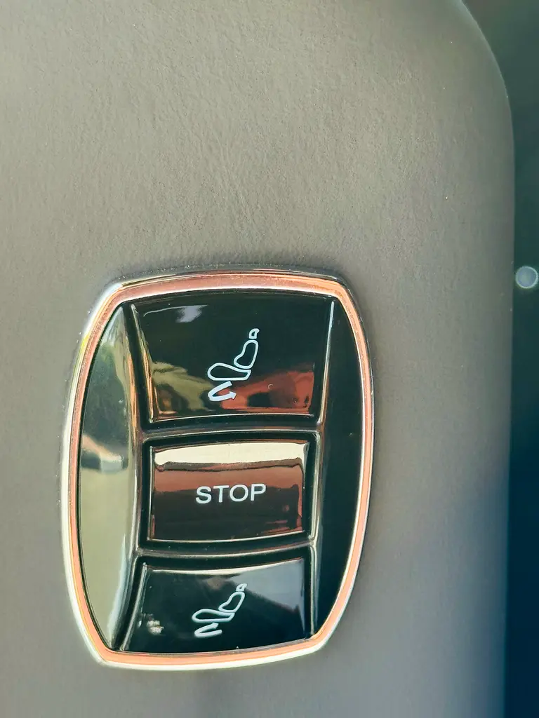 TOYOTA Hiace Other 2025 - photo 8 - Import Émirats | International Cars