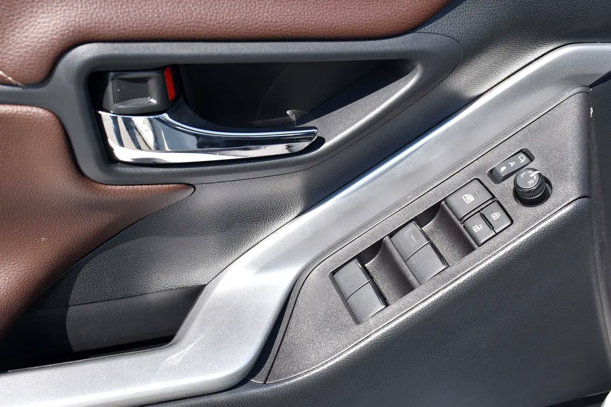 TOYOTA Innova Other 2025 - photo 10 - Import Émirats | International Cars