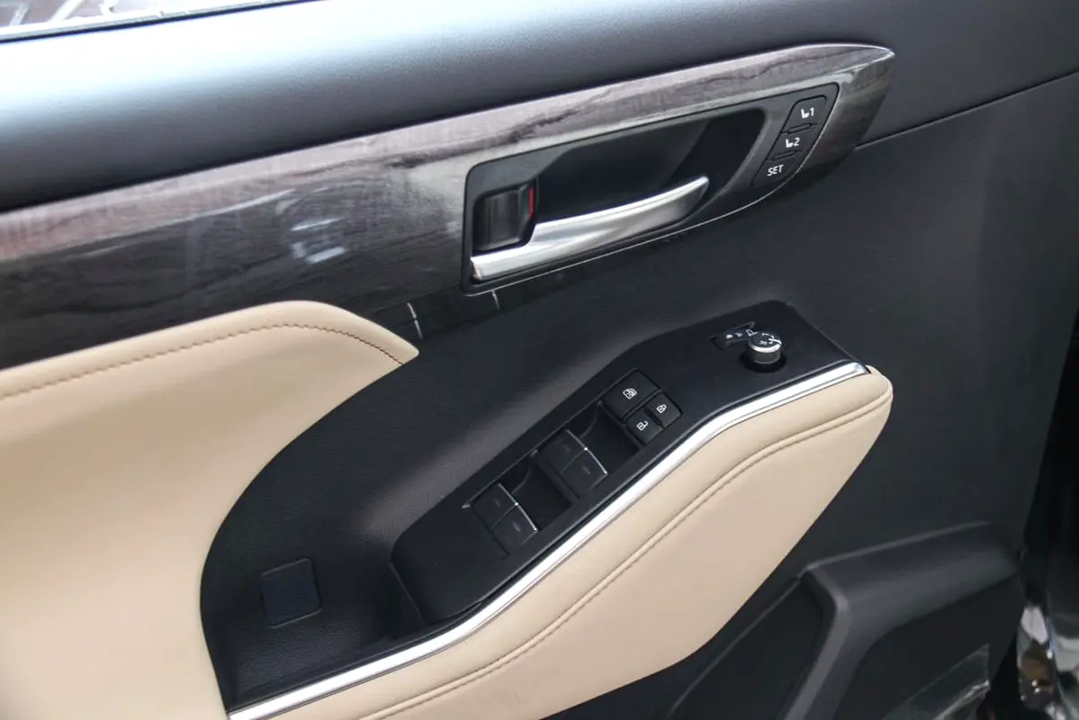 TOYOTA Highlander Limited 2025 - photo 6 - Import Émirats | International Cars