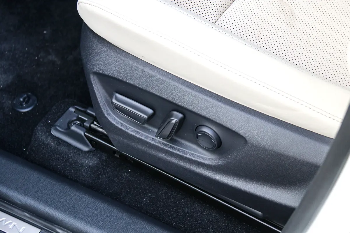 TOYOTA Crown Other 2026 - photo 8 - Import Émirats | International Cars