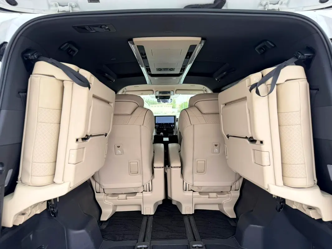 TOYOTA Alphard EXECUTIVE LOUNGE 2024 - photo 10 - Import Émirats | International Cars