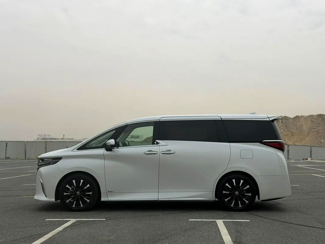 TOYOTA Alphard EXECUTIVE LOUNGE 2024 - photo 3 - Import Émirats | International Cars