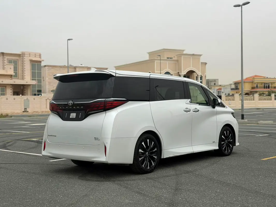 TOYOTA Alphard EXECUTIVE LOUNGE 2024 - photo 4 - Import Émirats | International Cars
