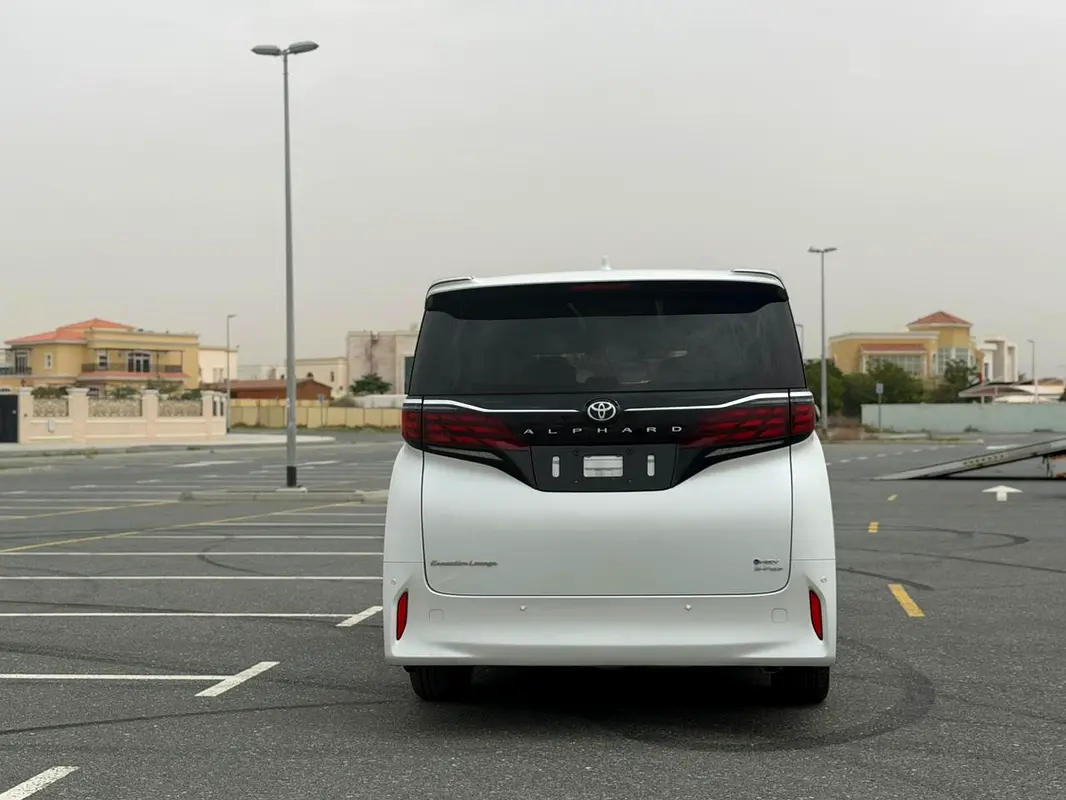 TOYOTA Alphard EXECUTIVE LOUNGE 2024 - photo 5 - Import Émirats | International Cars