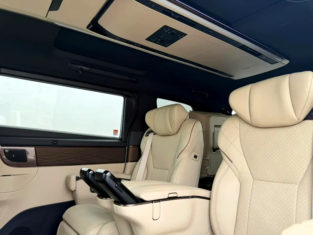 TOYOTA Alphard EXECUTIVE LOUNGE 2024 - photo 8 - Import Émirats | International Cars