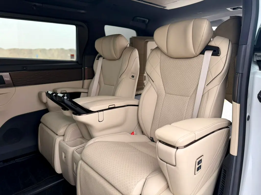 TOYOTA Alphard EXECUTIVE LOUNGE 2024 - photo 9 - Import Émirats | International Cars