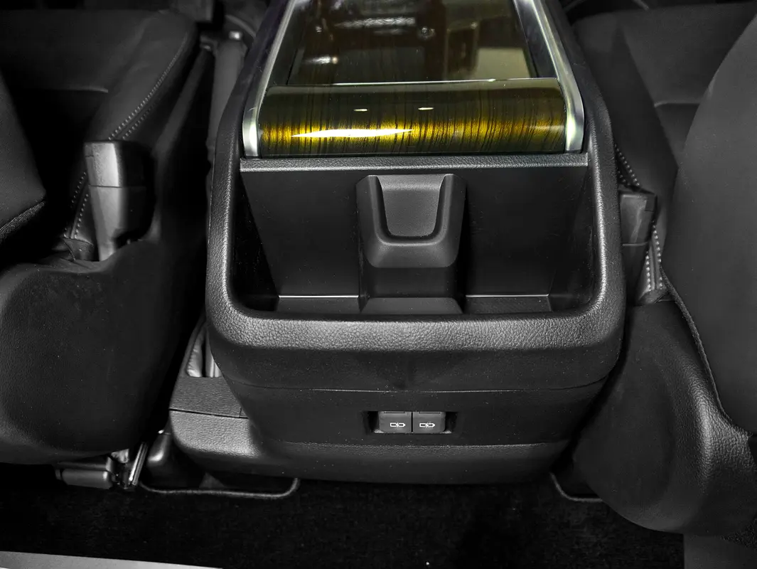 TOYOTA Granvia Premium 2026 - photo 12 - Import Émirats | International Cars