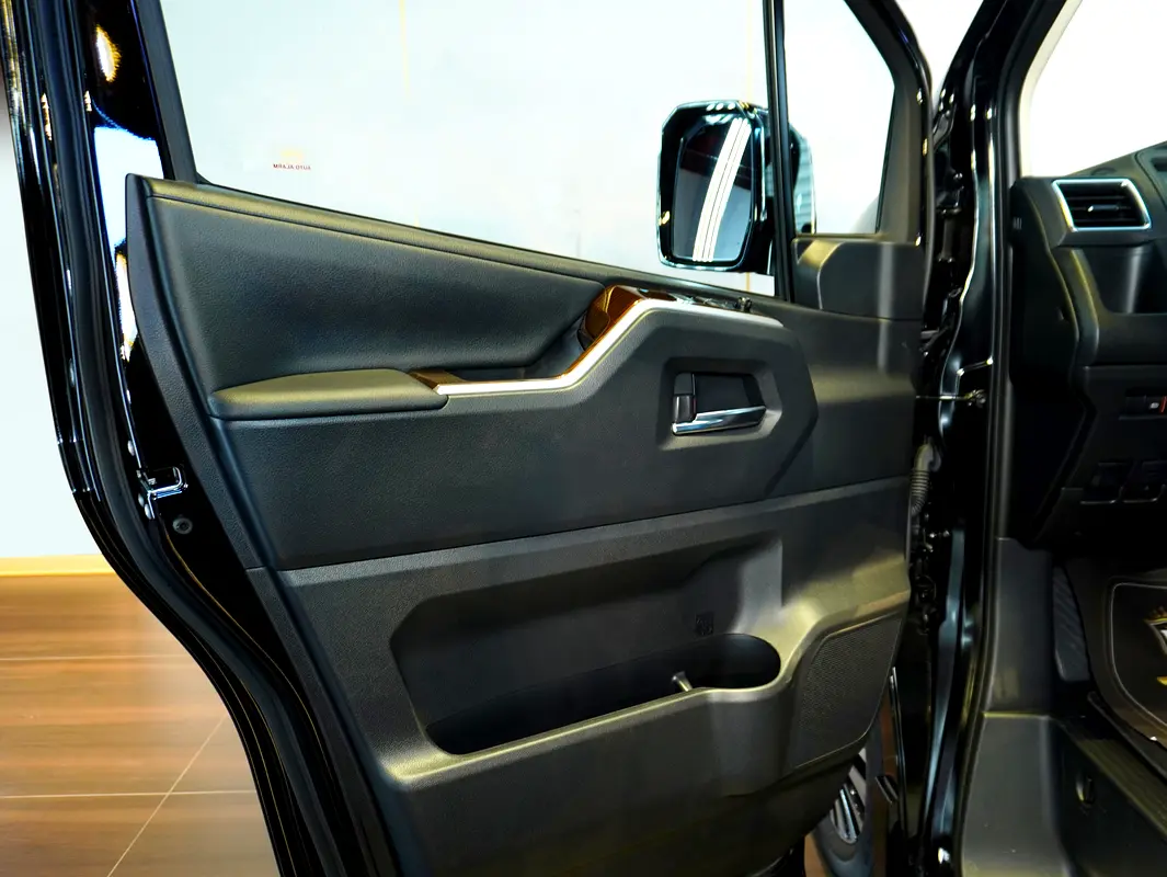 TOYOTA Granvia Premium 2026 - photo 6 - Import Émirats | International Cars