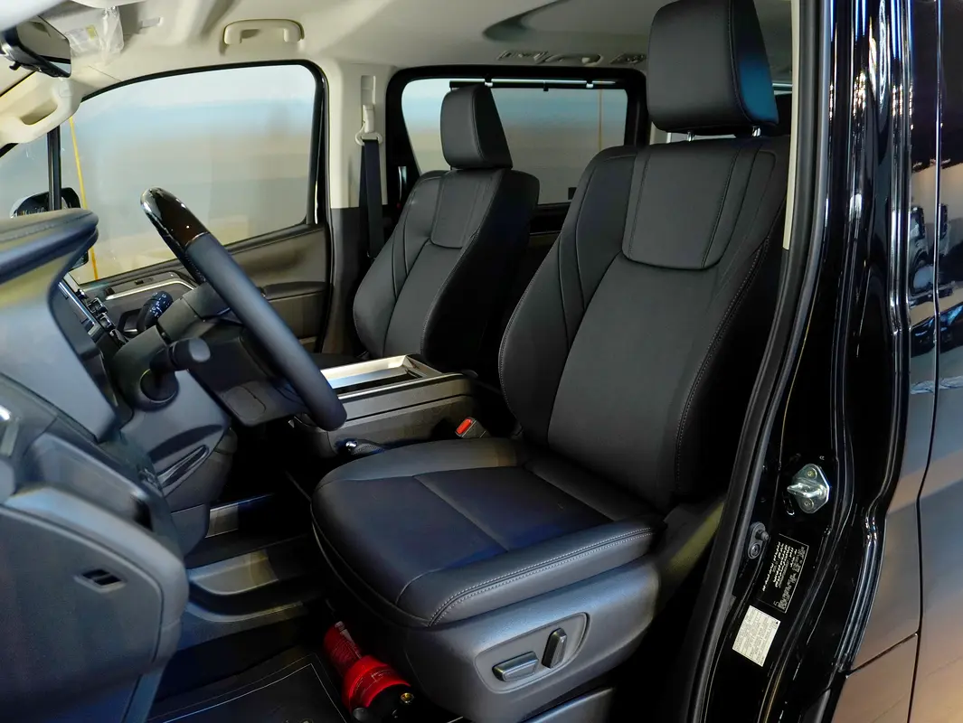 TOYOTA Granvia Premium 2026 - photo 9 - Import Émirats | International Cars