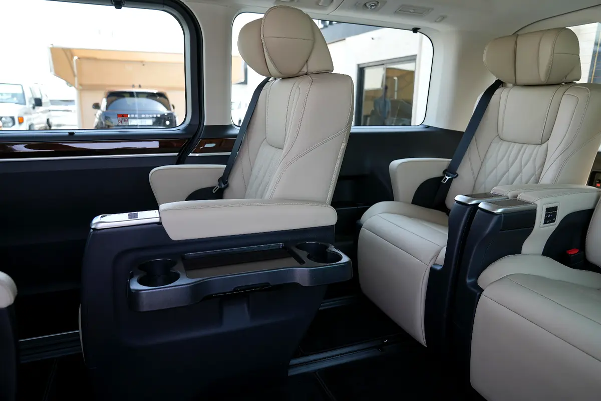 TOYOTA Granvia Premium 2026 - photo 11 - Import Émirats | International Cars