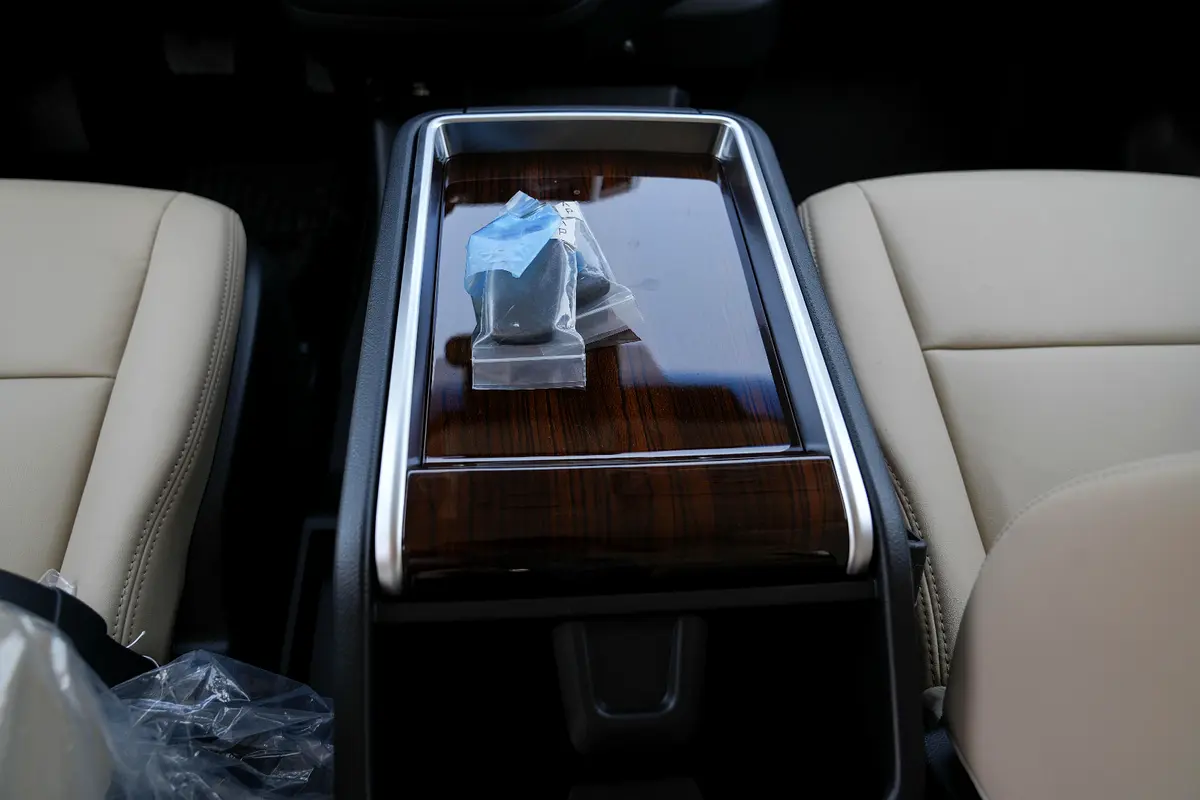 TOYOTA Granvia Premium 2026 - photo 12 - Import Émirats | International Cars