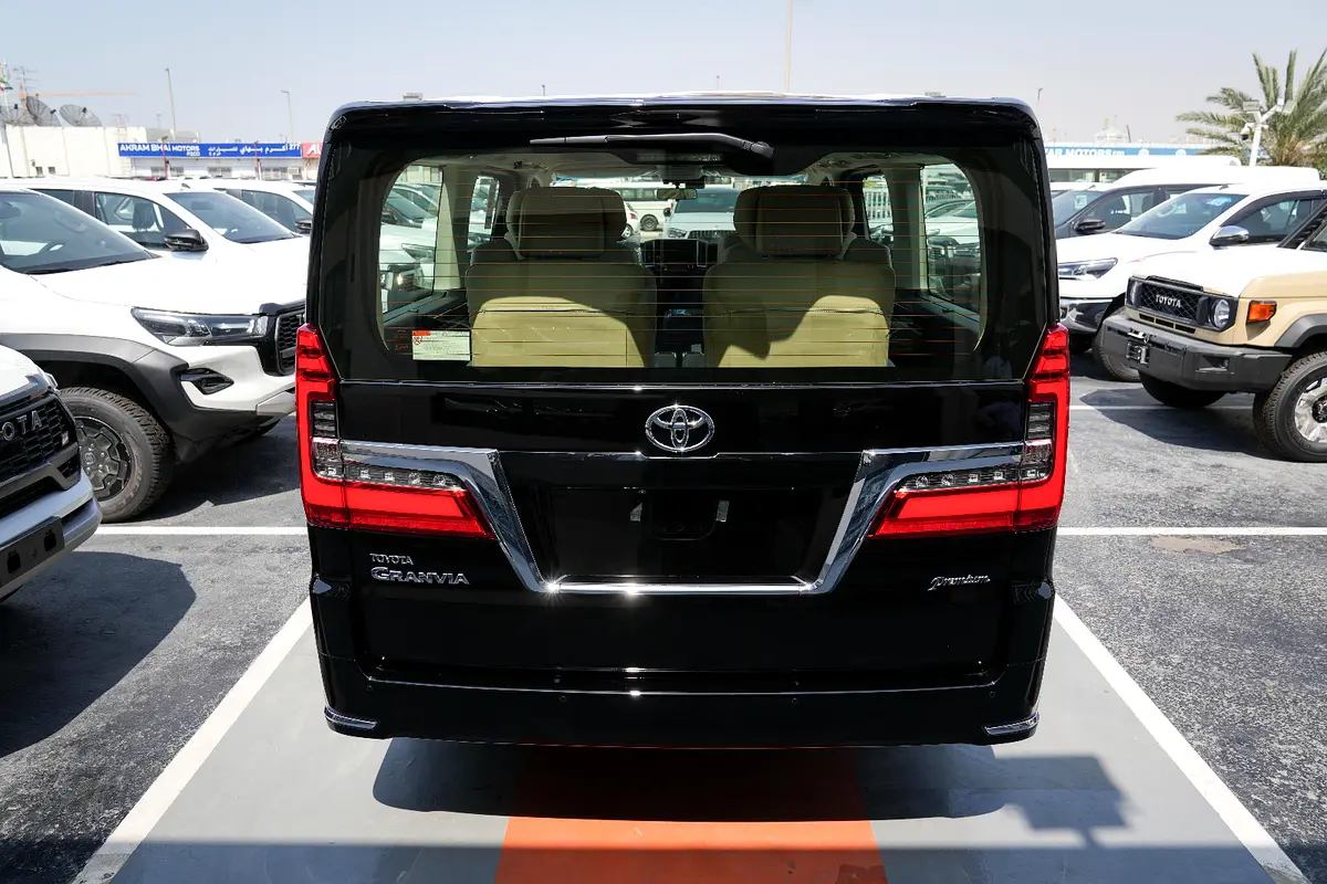 TOYOTA Granvia Premium 2026 - photo 5 - Import Émirats | International Cars