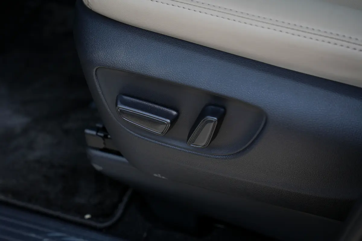 TOYOTA Granvia Premium 2026 - photo 9 - Import Émirats | International Cars