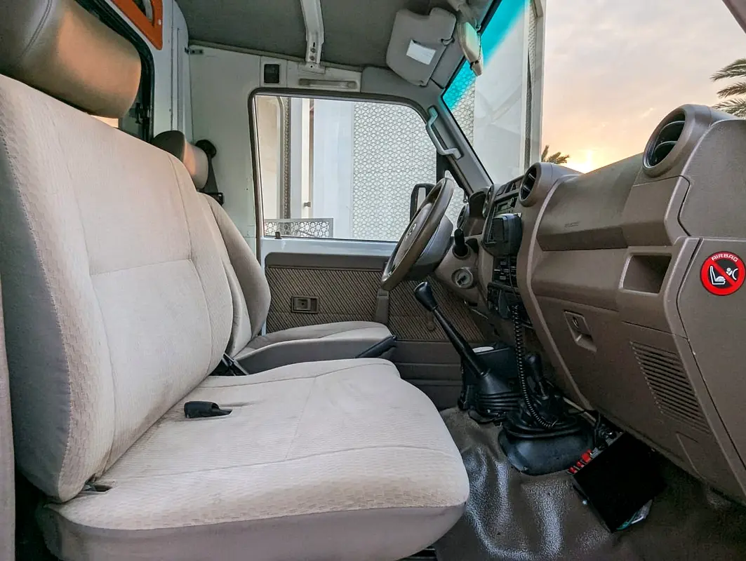 TOYOTA Land Cruiser 70 LC78 2019 - photo 12 - Import Émirats | International Cars