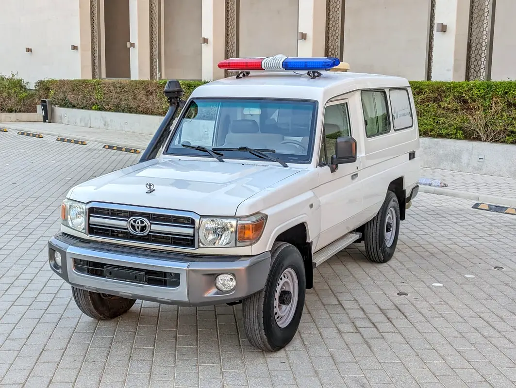 TOYOTA Land Cruiser 70 LC78 2019 - photo 2 - Import Émirats | International Cars