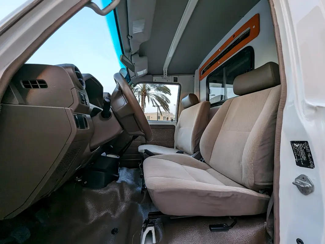 TOYOTA Land Cruiser 70 LC78 2019 - photo 8 - Import Émirats | International Cars