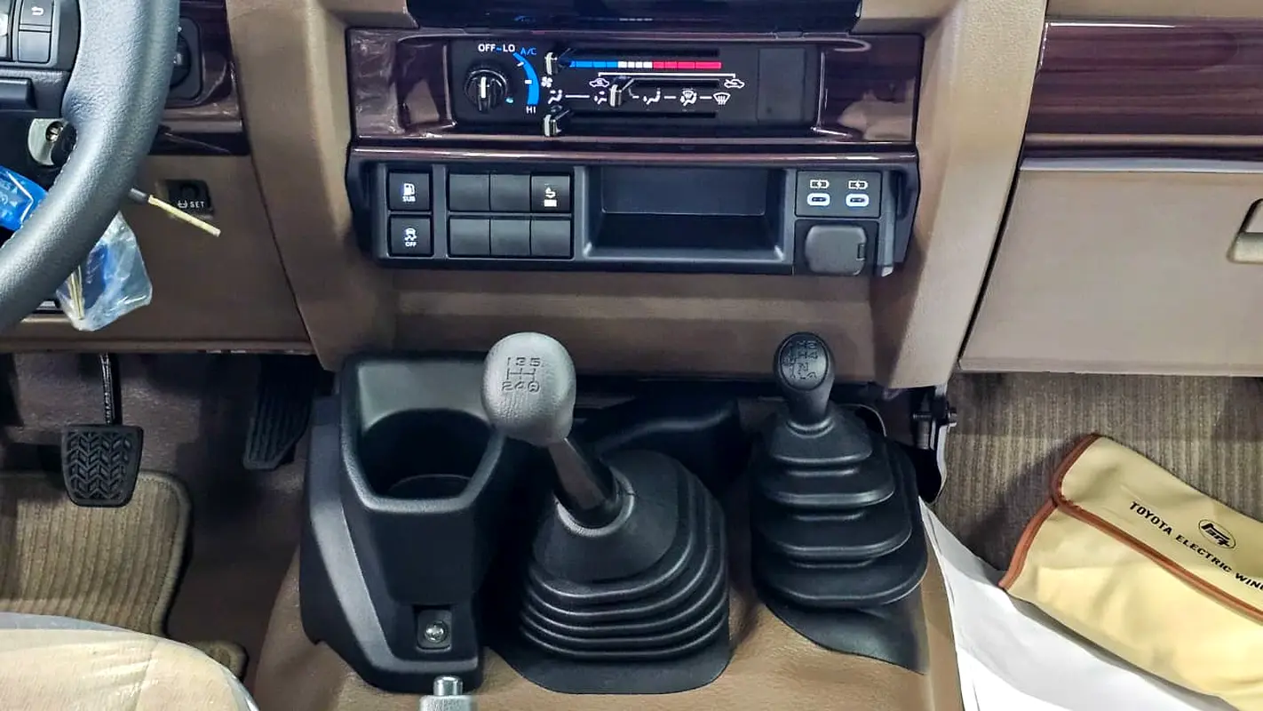 TOYOTA Land Cruiser 70 Other 2025 - photo 3 - Import Émirats | International Cars