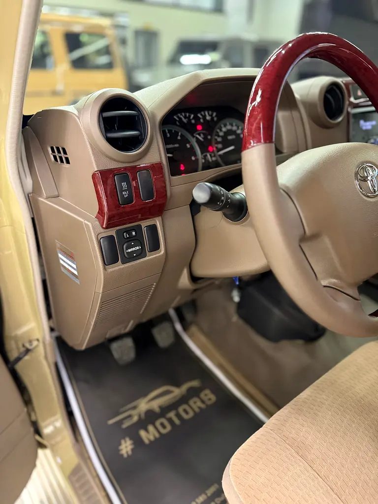 TOYOTA Land Cruiser 70 Other 2020 - photo 10 - Import Émirats | International Cars