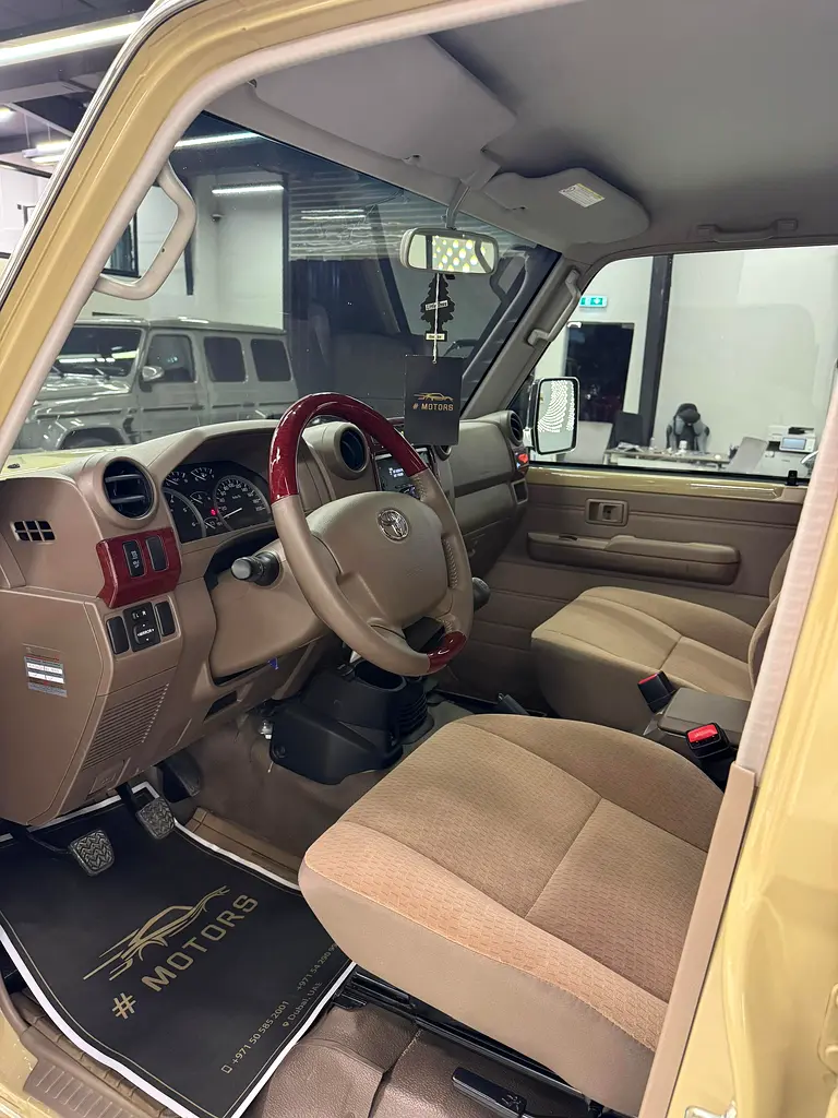 TOYOTA Land Cruiser 70 Other 2020 - photo 3 - Import Émirats | International Cars