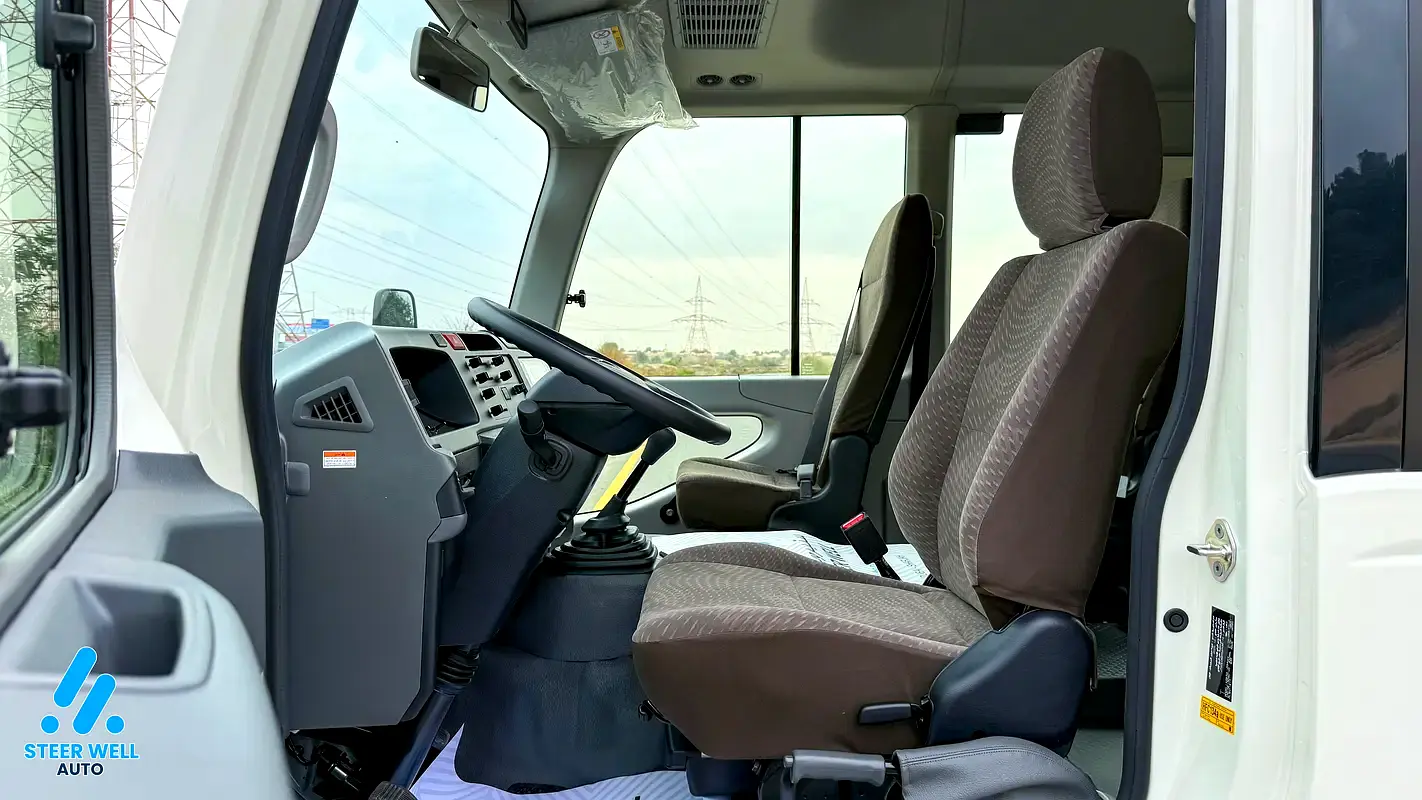 TOYOTA Coaster Other 2025 - photo 11 - Import Émirats | International Cars