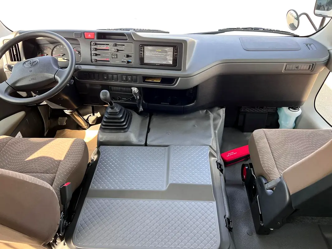 TOYOTA Coaster Other 2025 - photo 8 - Import Émirats | International Cars